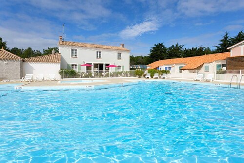 800m from the beach, house for 6 with a pool