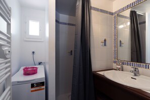 Bathtub, hair dryer
