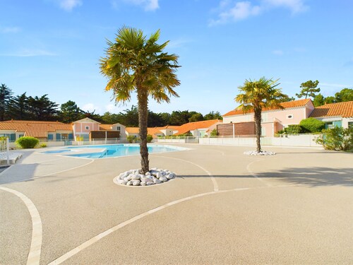 À 800m de la plage, maison pour 6 avec piscine