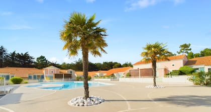 800m from the beach, house for 6 with a pool