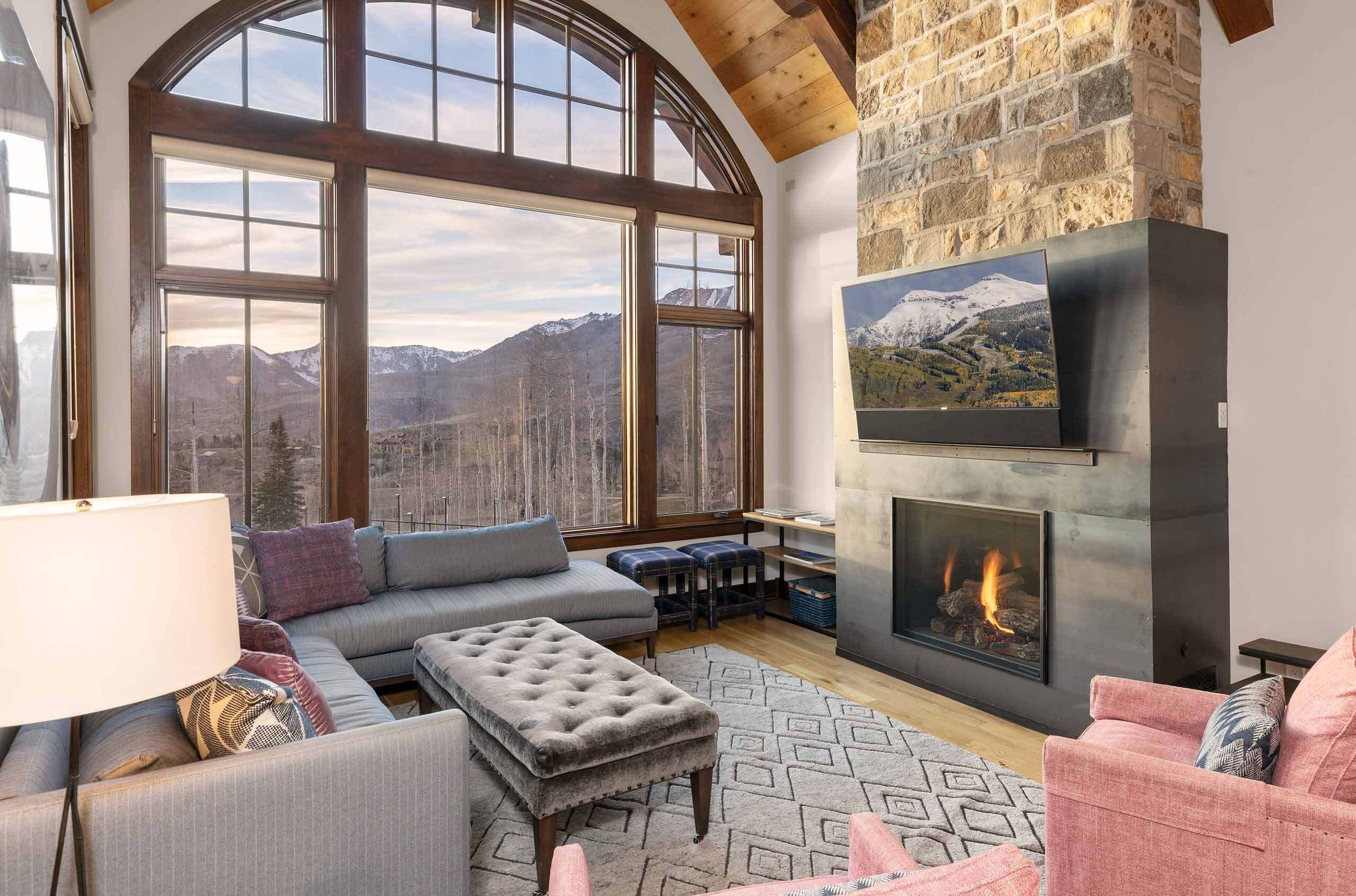 Luxe 4BD Villa in Mountain Village Core by Cuvée