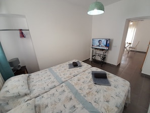 1 bedroom, iron/ironing board, travel cot, free WiFi
