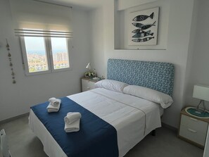 2 Schlafzimmer, Zimmersafe, Bügeleisen/Bügelbrett, Reisekinderbett