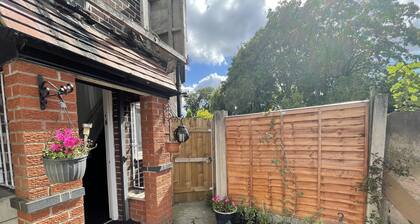 Private Studio Flat Great Location in Manchester
