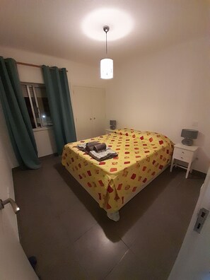 1 bedroom, iron/ironing board, travel cot, free WiFi