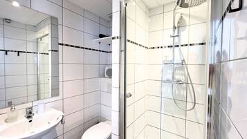 Superior Double Room | Bathroom