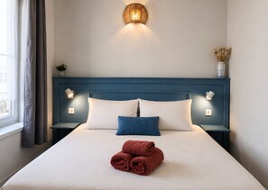 Laptop workspace, iron/ironing board, free WiFi, bed sheets - Apart'Moment SMART - Le Nid Douillet (Bourbourg)
