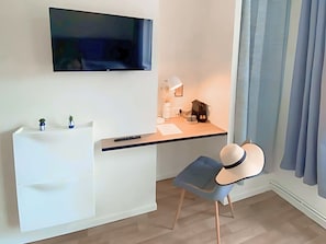 Quarto casal superior | Ćrea de estar | Smart TV, escritórios