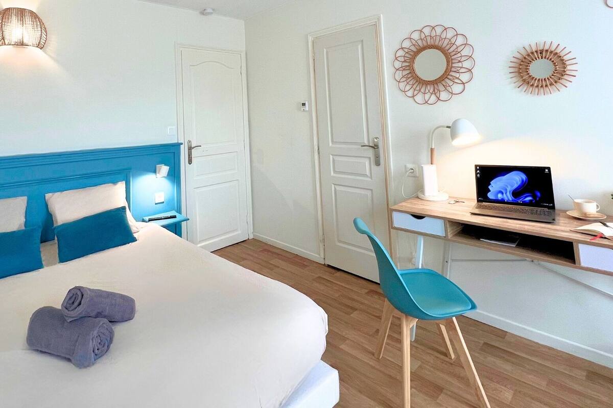 Superior Double Room | 1 bedroom, laptop workspace, free WiFi, bed sheets