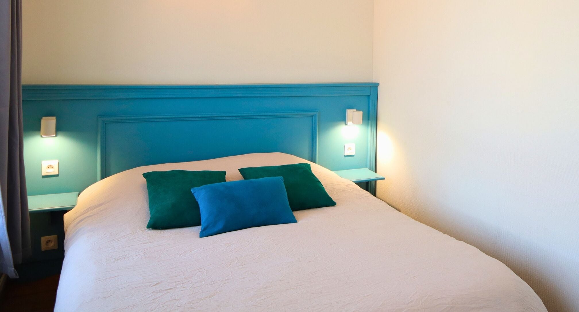 Comfort Room | Laptop workspace, free WiFi, bed sheets