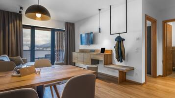 1 bedroom, hypo-allergenic bedding, minibar, in-room safe