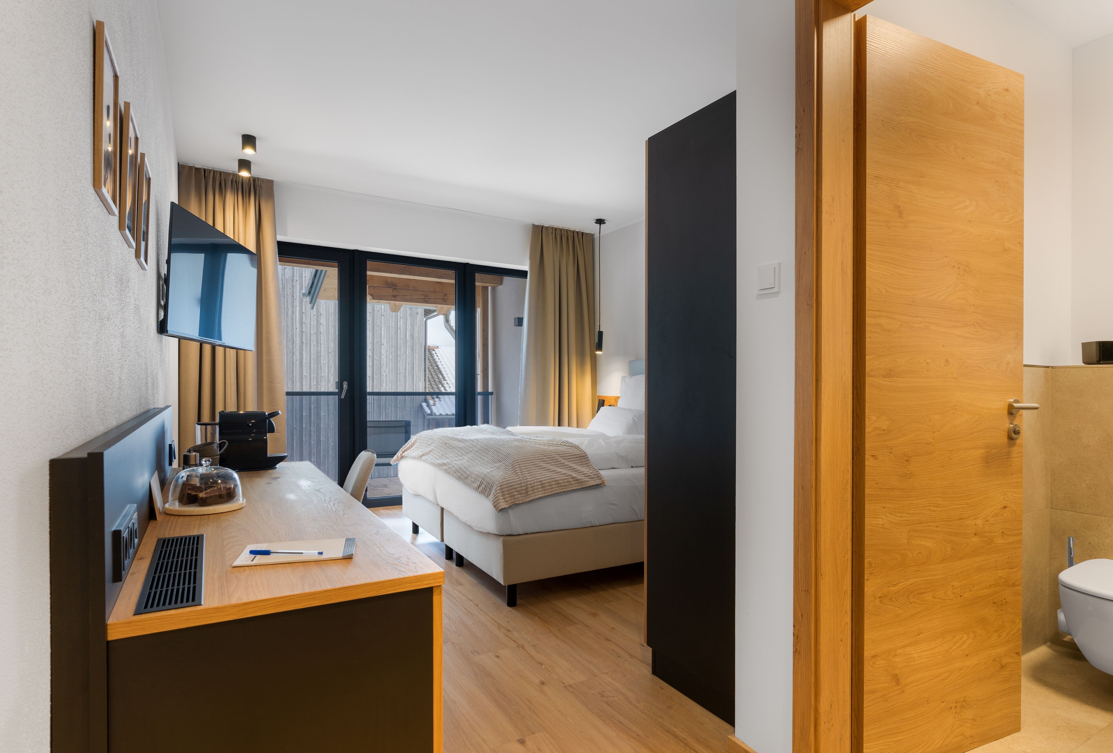 Allergikerbettwaren, Minibar, Zimmersafe, Schreibtisch