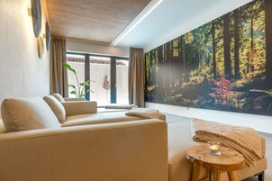 Sauna, hot tub, steam room