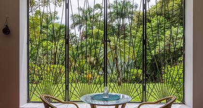 CASA PAZ | COZY CONDO STEPS FROM PELADA BEACH
