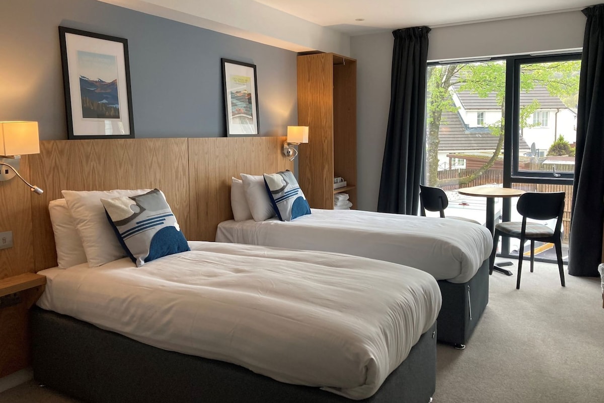 Iron/ironing board, WiFi (free), bed sheets