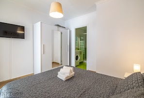 1 slaapkamer, een strijkplank/strijkijzer, gratis wifi, beddengoed