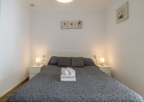 1 chambre, fer et planche à repasser, Wi-Fi gratuit, draps fournis