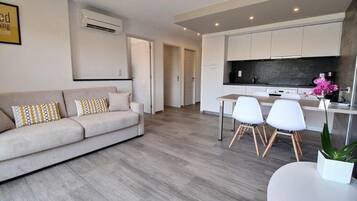 Télévision à écran plat, espaces bureaux