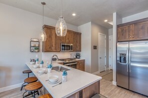 Frigorifero, microonde, forno, piano cottura