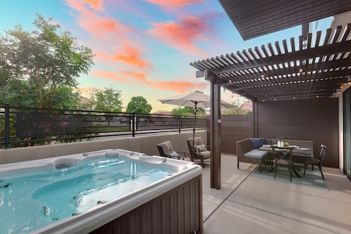 Ocotillo Spring Resort 44, Sky Fire, Private Brand-New Home, Private Hot Tub, and Community Pool