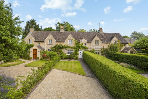 Clover Cottage -  a cotswold cottage that sleeps 4 guests  in 3 bedrooms