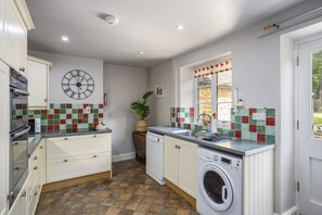 Kühlschrank, Mikrowelle, Ofen, Geschirrspüler