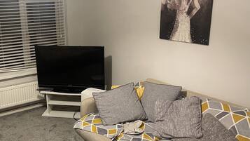 Apartment, Multiple Beds | Living room