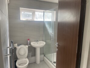 Appartement, plusieurs lits | Salle de bain