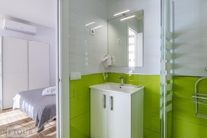 Shower,Bathroom - Inftour President 3 Apartamento (Calp)