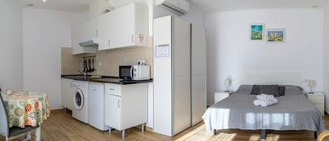 1 bedroom, iron/ironing board, free WiFi, bed sheets