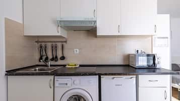 Fridge, microwave, stovetop, toaster