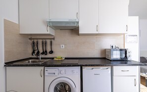 Fridge, microwave, stovetop, toaster - Inftour President 3 Apartamento (Calp)