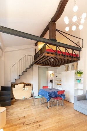 Apartamento | Área de estar | TV