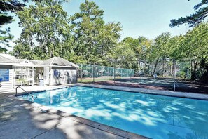 Pool - Comfortable 3 Bedroom Townhouse near Bethany Beach! Wifi Available, Pets Allowed, Pool, Tennis, Beach Trolley! (Bethany Beach)