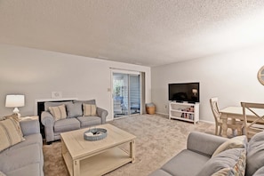 TV - Comfortable 3 Bedroom Townhouse near Bethany Beach! Wifi Available, Pets Allowed, Pool, Tennis, Beach Trolley! (Bethany Beach)