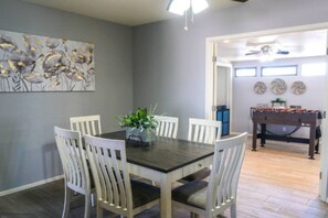 Dining - ASU, Golf, & Food close. POOL@SunsweptBreeze (Tempe)