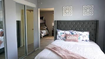 6 slaapkamers, een strijkplank/strijkijzer, reisbedje, wifi