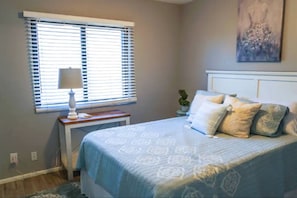 6 habitaciones, tabla de planchar con plancha, cuna de viaje y wifi 