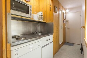 Een koelkast, een oven, een vaatwasser