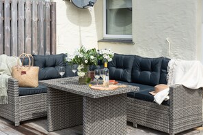 تناول الطعام بالخارج