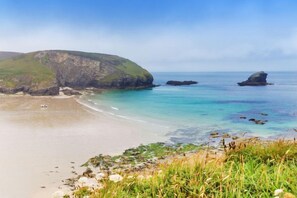 Beach nearby - Kerensa is a cosy and detached barn conversion located in the lovely seaside village of Portreath (Portreath)