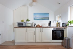 Fridge, microwave, oven - Kerensa is a cosy and detached barn conversion located in the lovely seaside village of Portreath (Portreath)