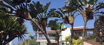 Amazing Sea- and Mountainviews. Tropical Garden with Privatepool