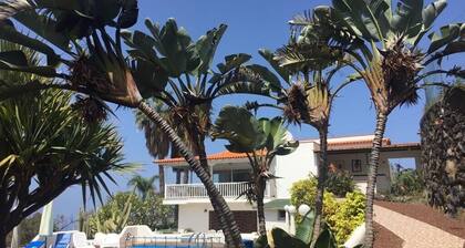 Amazing Sea- and Mountainviews. Tropical Garden with Privatepool