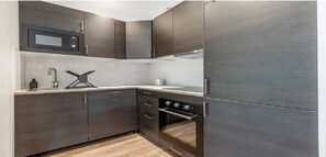Refrigerador, microondas, horno, placa de cocina