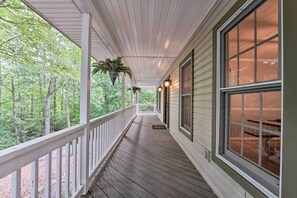 Terrace/patio - Grand Pisgah Forest Home on Secluded 5 Acres! (Pisgah Forest)