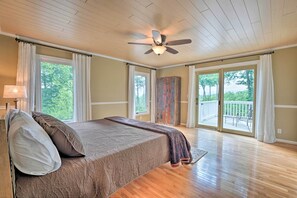 4 bedrooms, desk, travel cot, free Internet - Grand Pisgah Forest Home on Secluded 5 Acres! (Pisgah Forest)