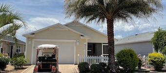 Beautifully 2/2 Dog-Friendly Patio Villa w/Golf Cart, BBQ, & FREE WiFi!