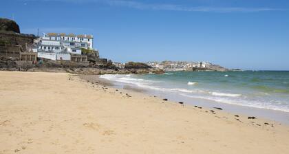 7 Trevose House - an apartment that sleeps 4 guests in 2 bedrooms