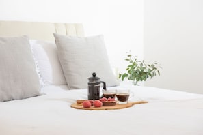 2 bedrooms, iron/ironing board, travel cot, Internet